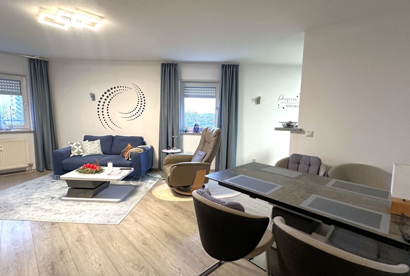 Wohnzimmer & Essbereich