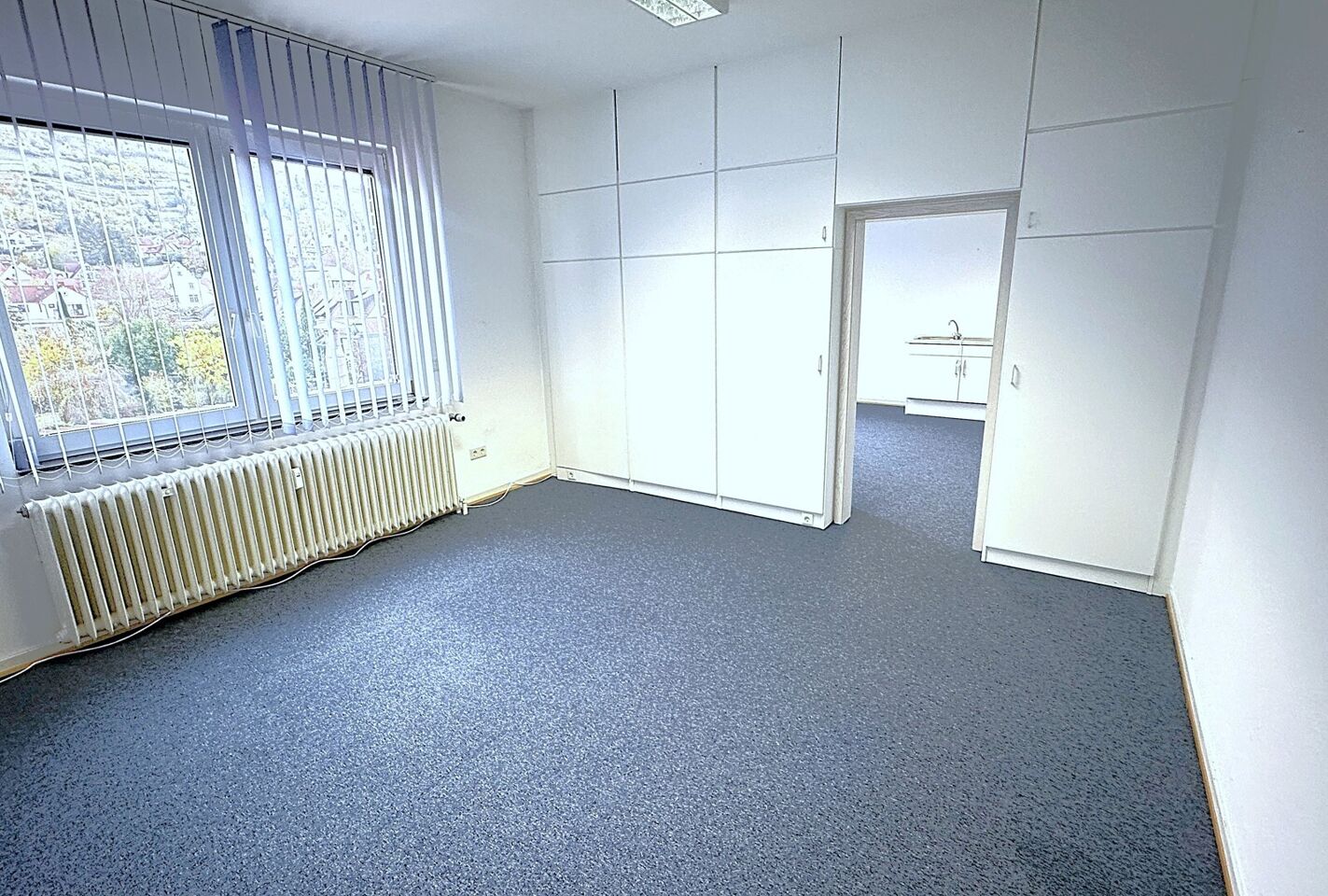 Büroraum 1 mit Blick zum Melibokus