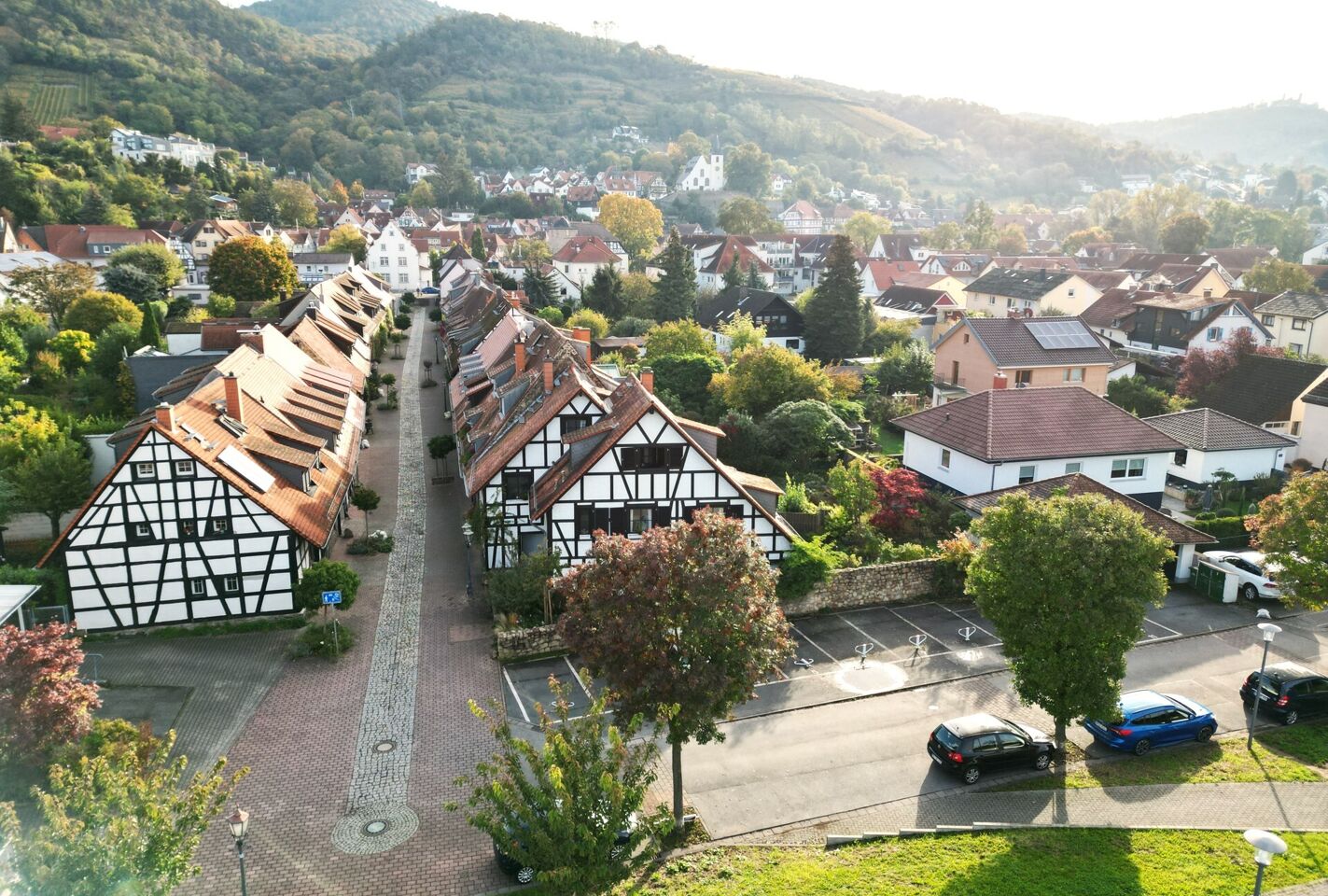 die historische Scheuergasse in direkter Nachbarschaft